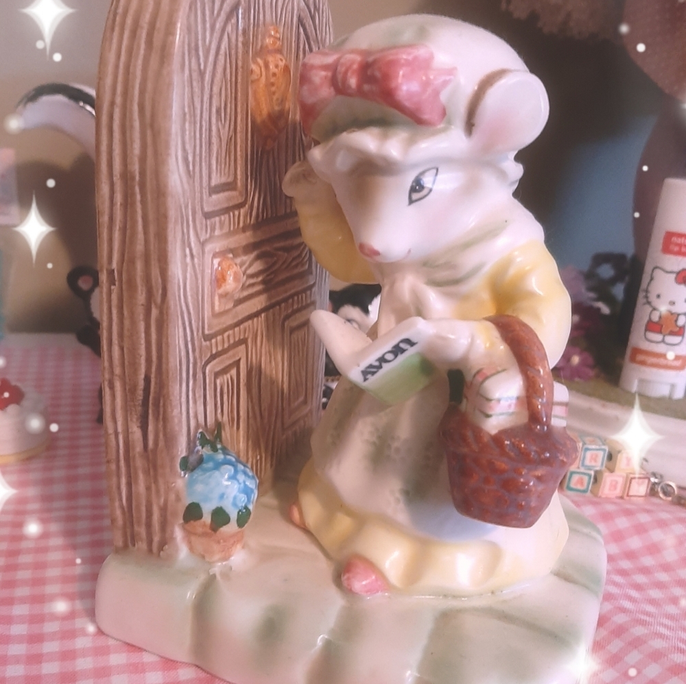 💗Avon mouse salesperson figurine💗